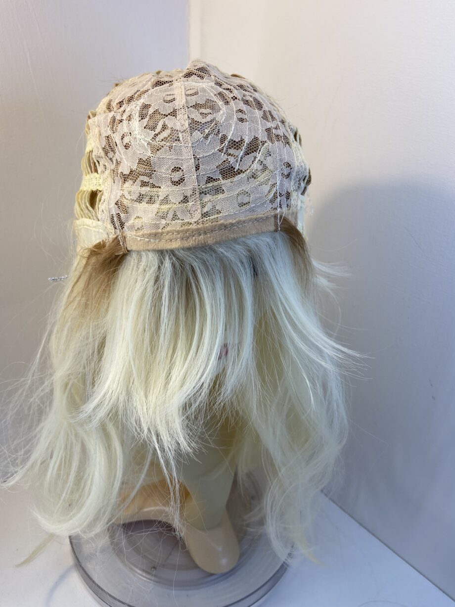 Very Long blonde rooted wig. Bllw242