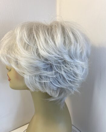 Beautiful grey short wig. Gss243