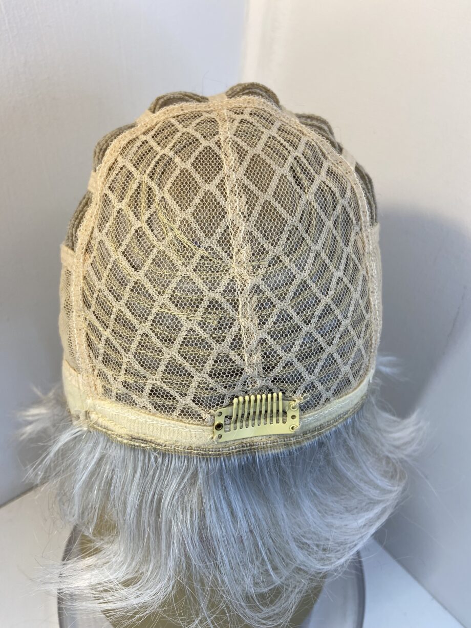 Beautiful grey short wig. Gss243