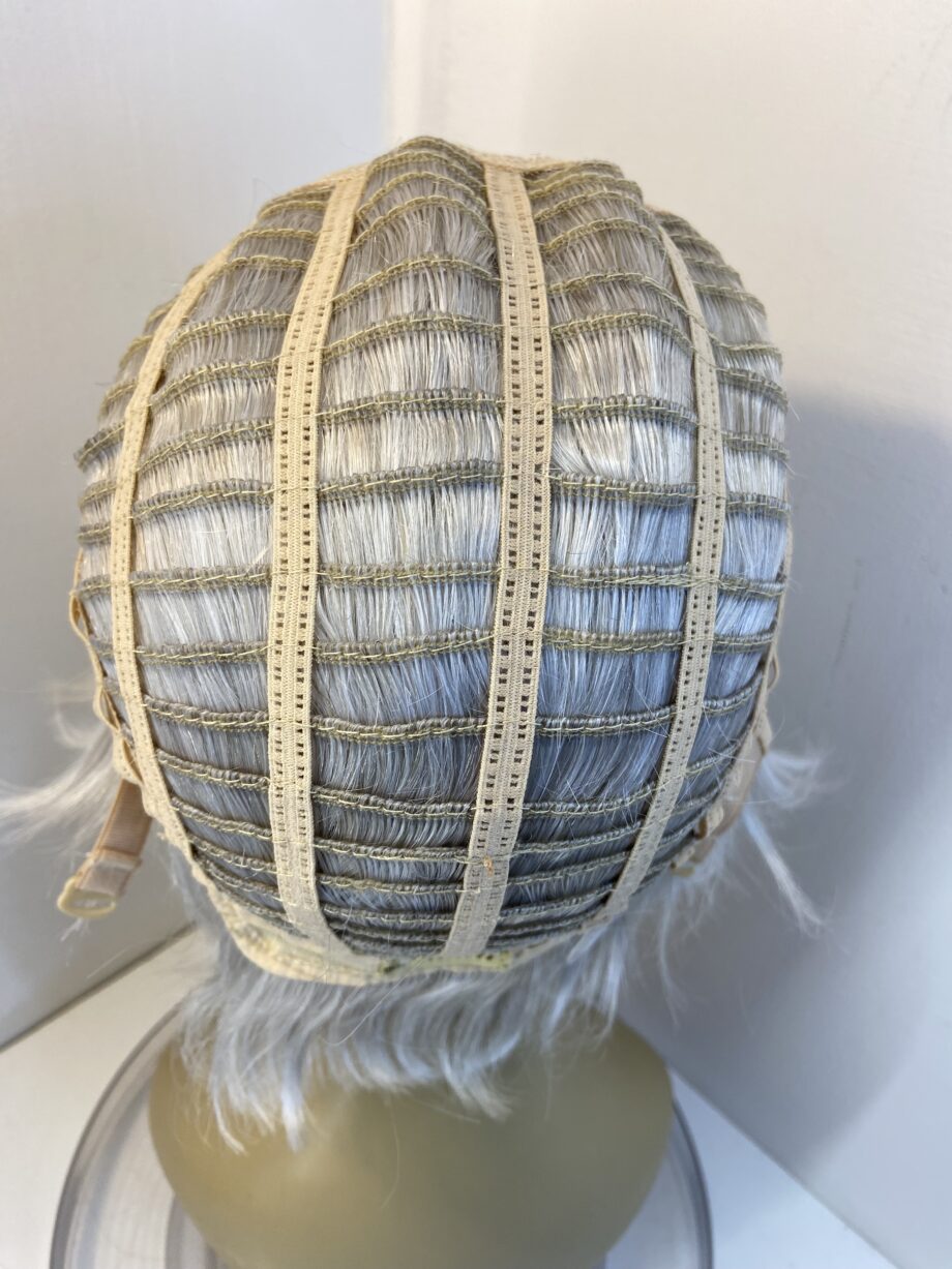 Beautiful grey short wig. Gss243