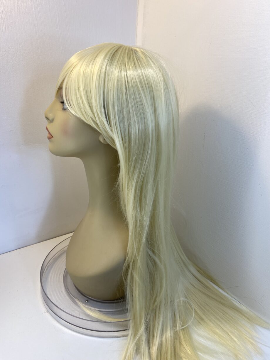 Extra long blonde new wig. Blls249