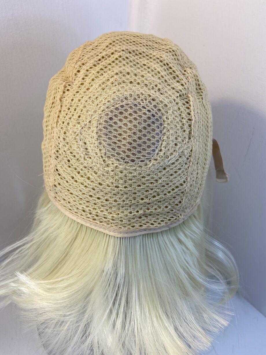 Extra long blonde new wig. Blls249