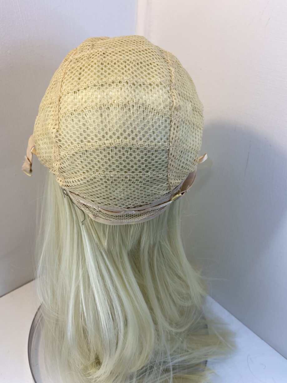 Extra long blonde new wig. Blls249