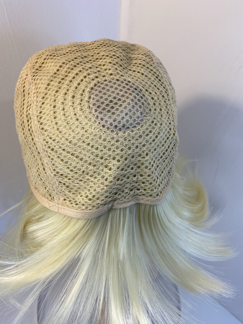 Long light blonde silky wig. Blmw248