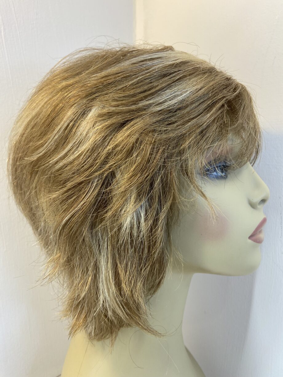 Super soft blonde wig. Blsw736