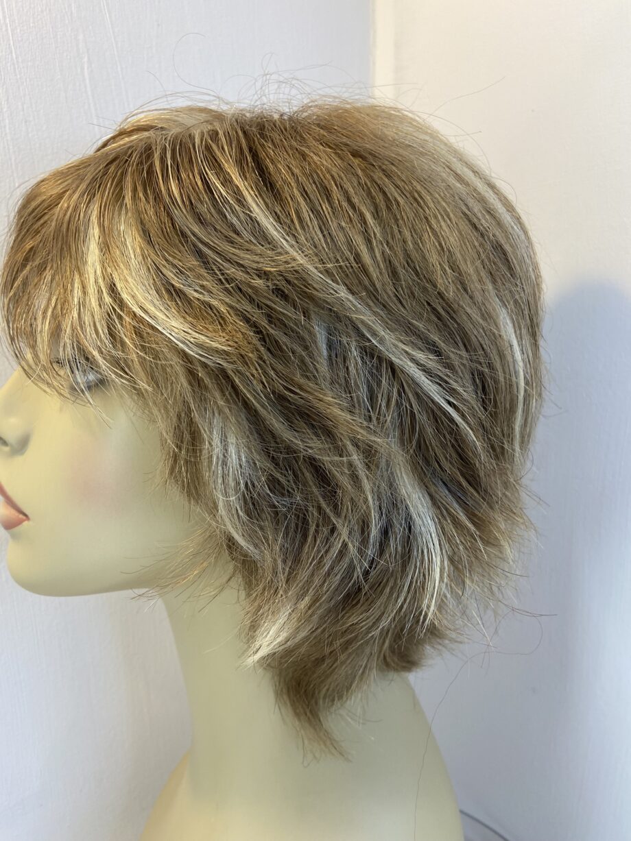 Super soft blonde wig. Blsw736