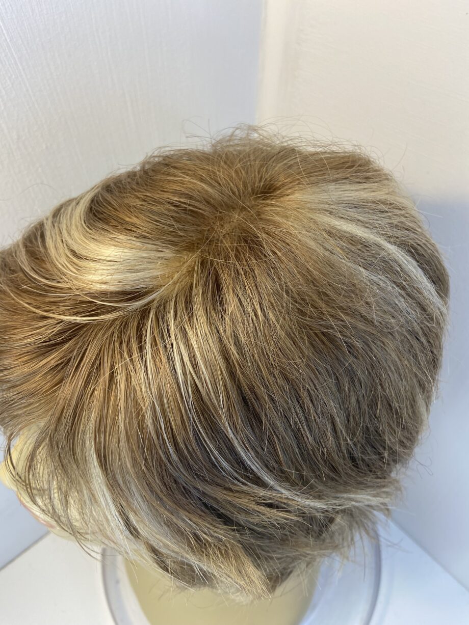 Super soft blonde wig. Blsw736