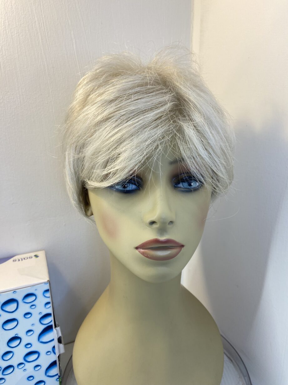 Short Snow White wig. Bwss803