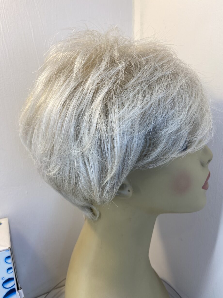Short Snow White wig. Bwss803