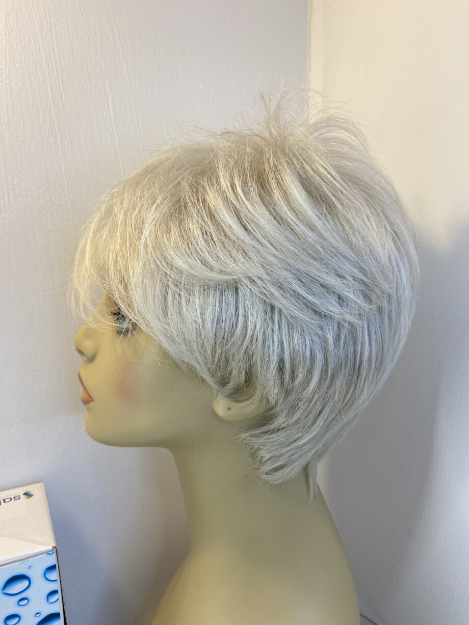 Short Snow White wig. Bwss803