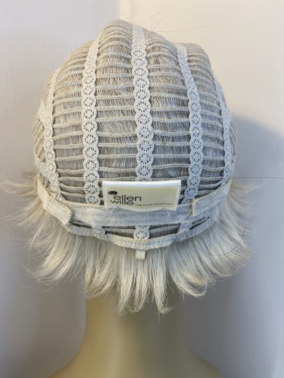 Short Snow White wig. Bwss803