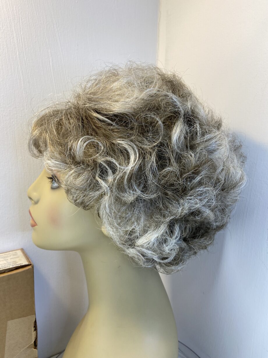 Short curly brown with lots of highlights. Bbrsc804