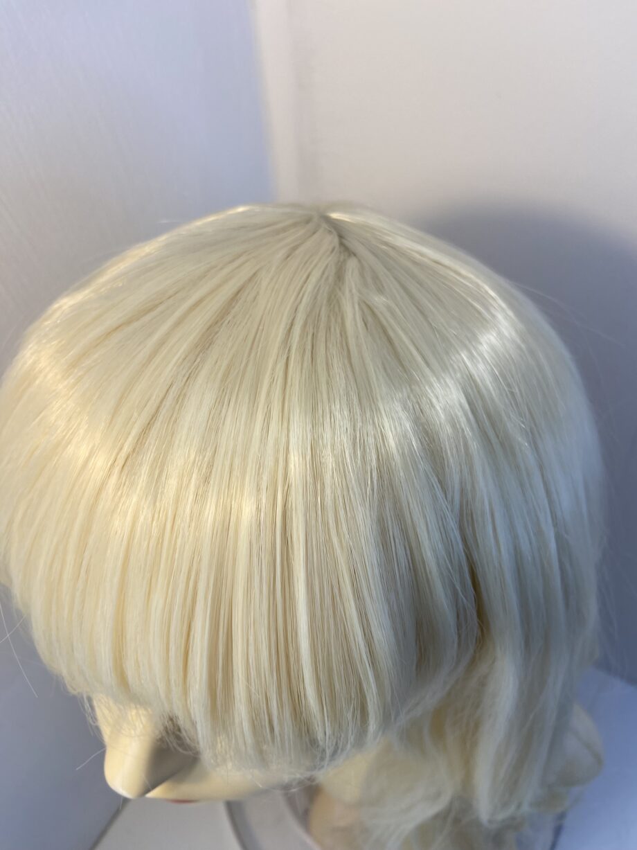 Long new blonde wig. Blls737