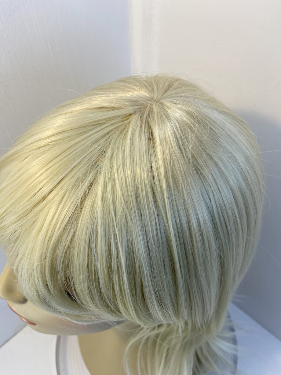 New long blonde wig. Blls738