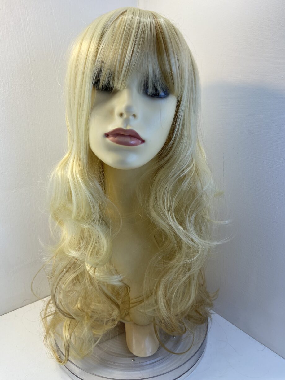 Long blonde wavy wig. Bllw739