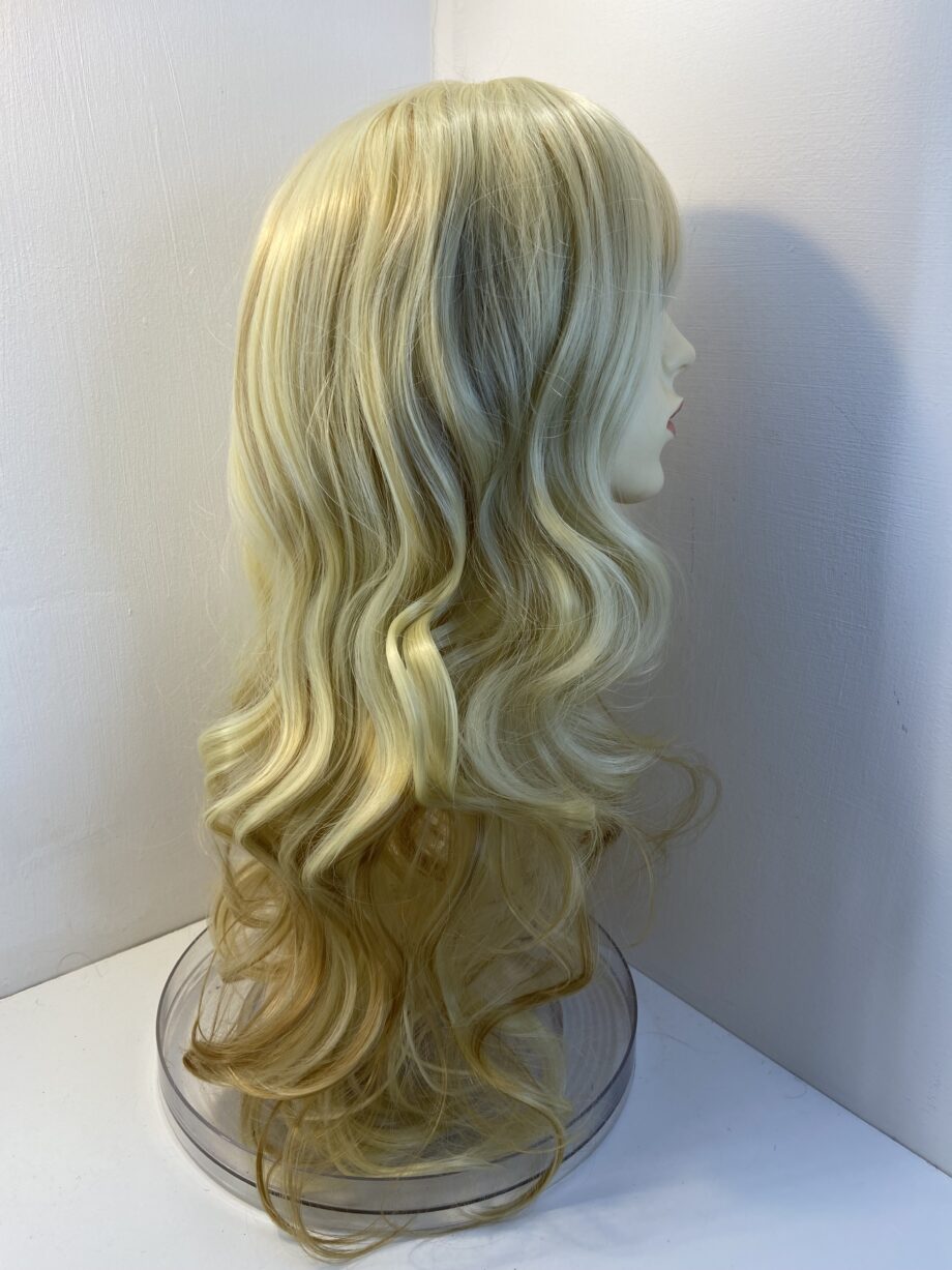 Long blonde wavy wig. Bllw739