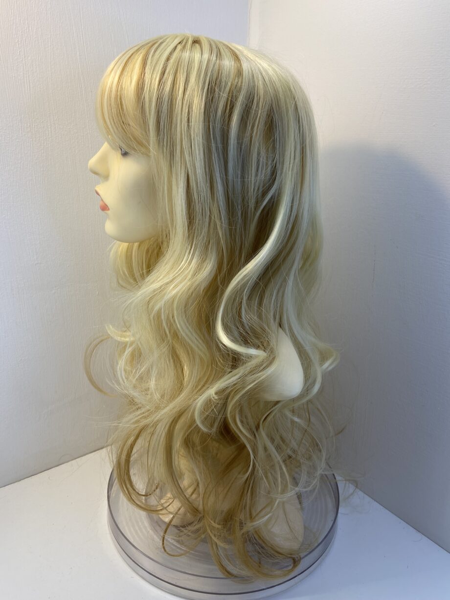 Long blonde wavy wig. Bllw739