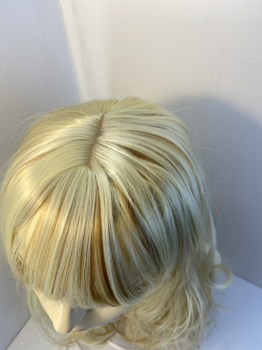 Long blonde wavy wig. Bllw739