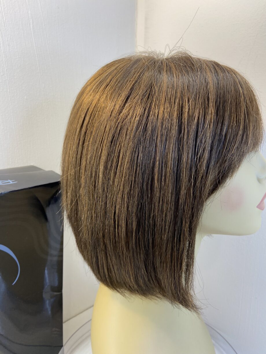Toasted brown stylish boxed wig. Bbrms805