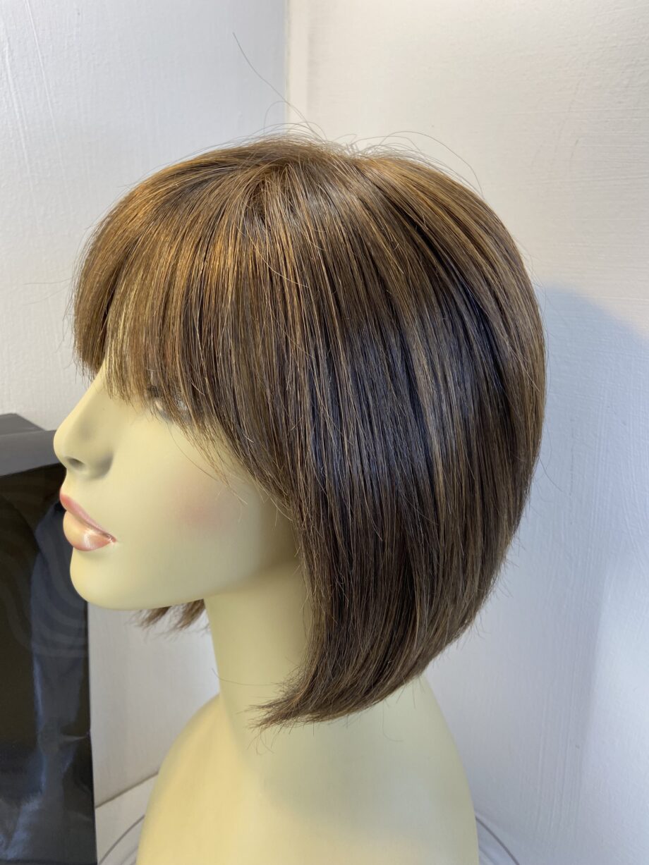 Toasted brown stylish boxed wig. Bbrms805