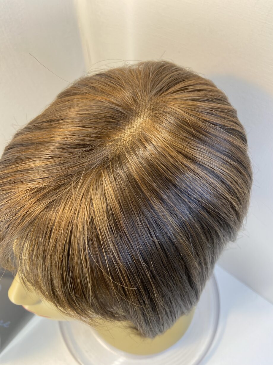 Toasted brown stylish boxed wig. Bbrms805