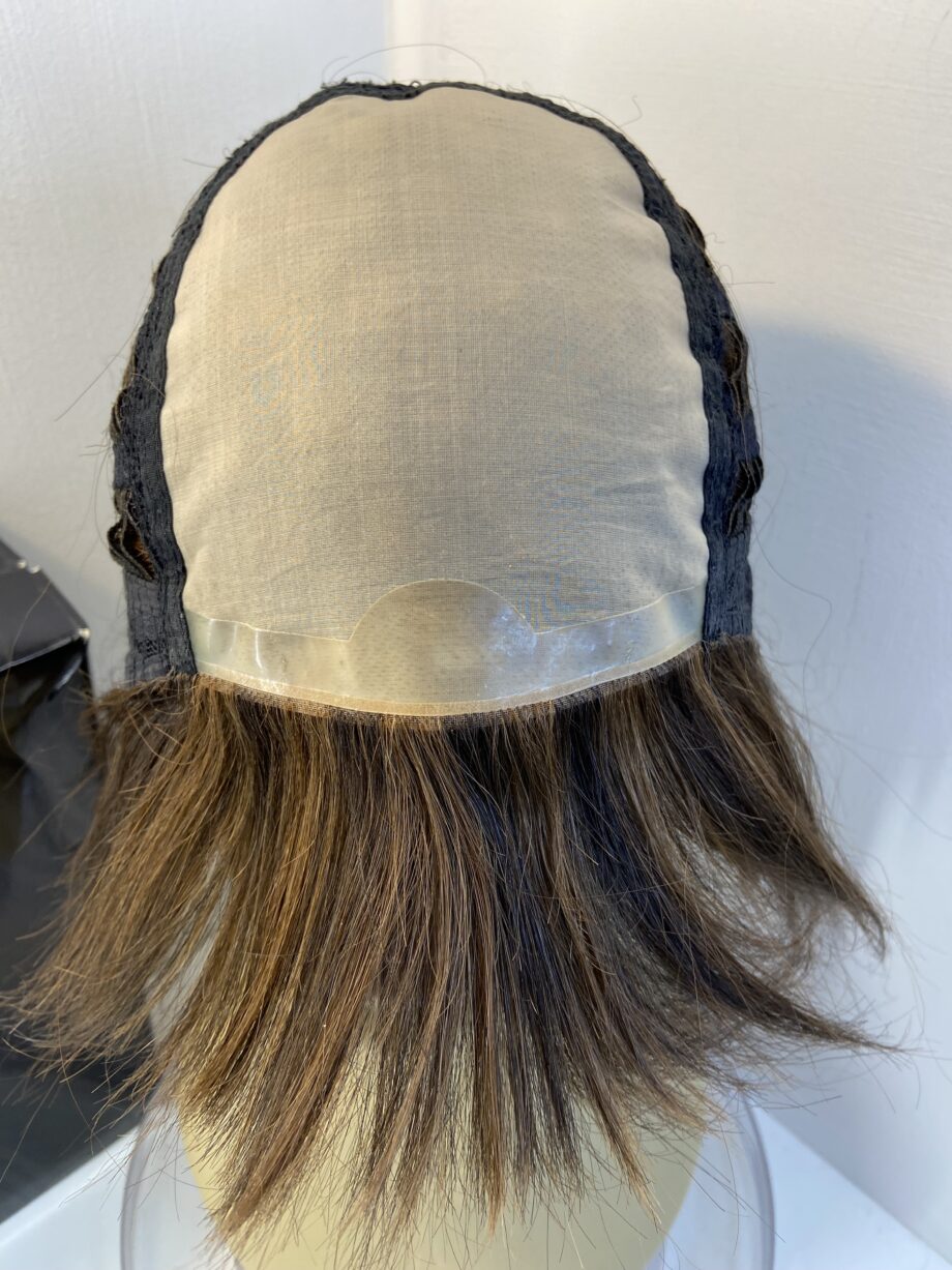 Toasted brown stylish boxed wig. Bbrms805
