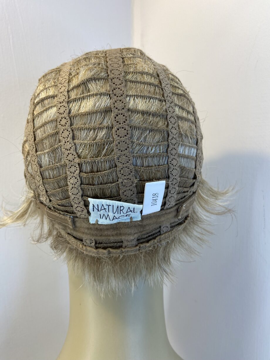 Blonde new short wig. Blsw702