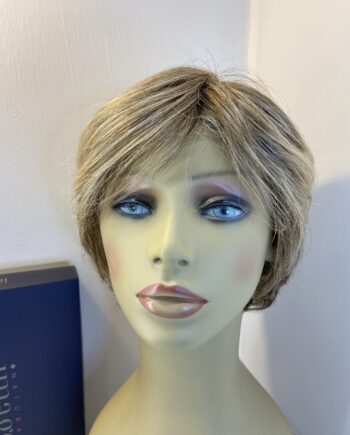 Short brown/blonde wig. Bblss807