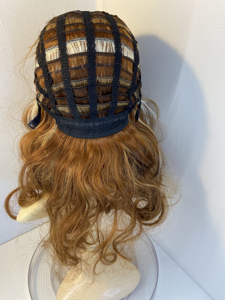 Stunning new long wavy blonde honey wig. Rlc703