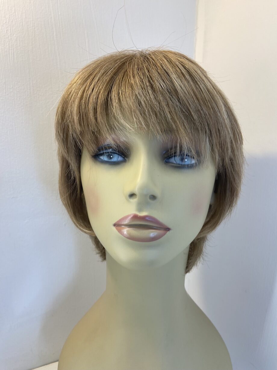 Soft stylish blonde wig. Blss532