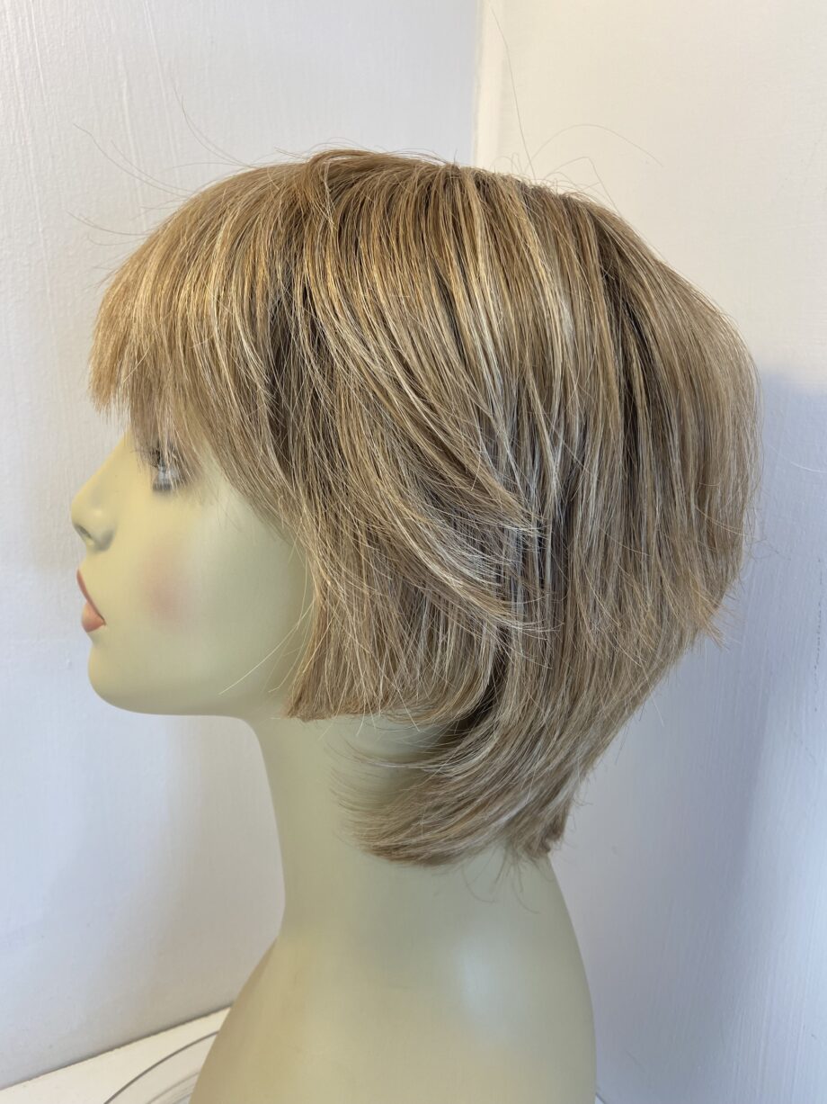 Soft stylish blonde wig. Blss532