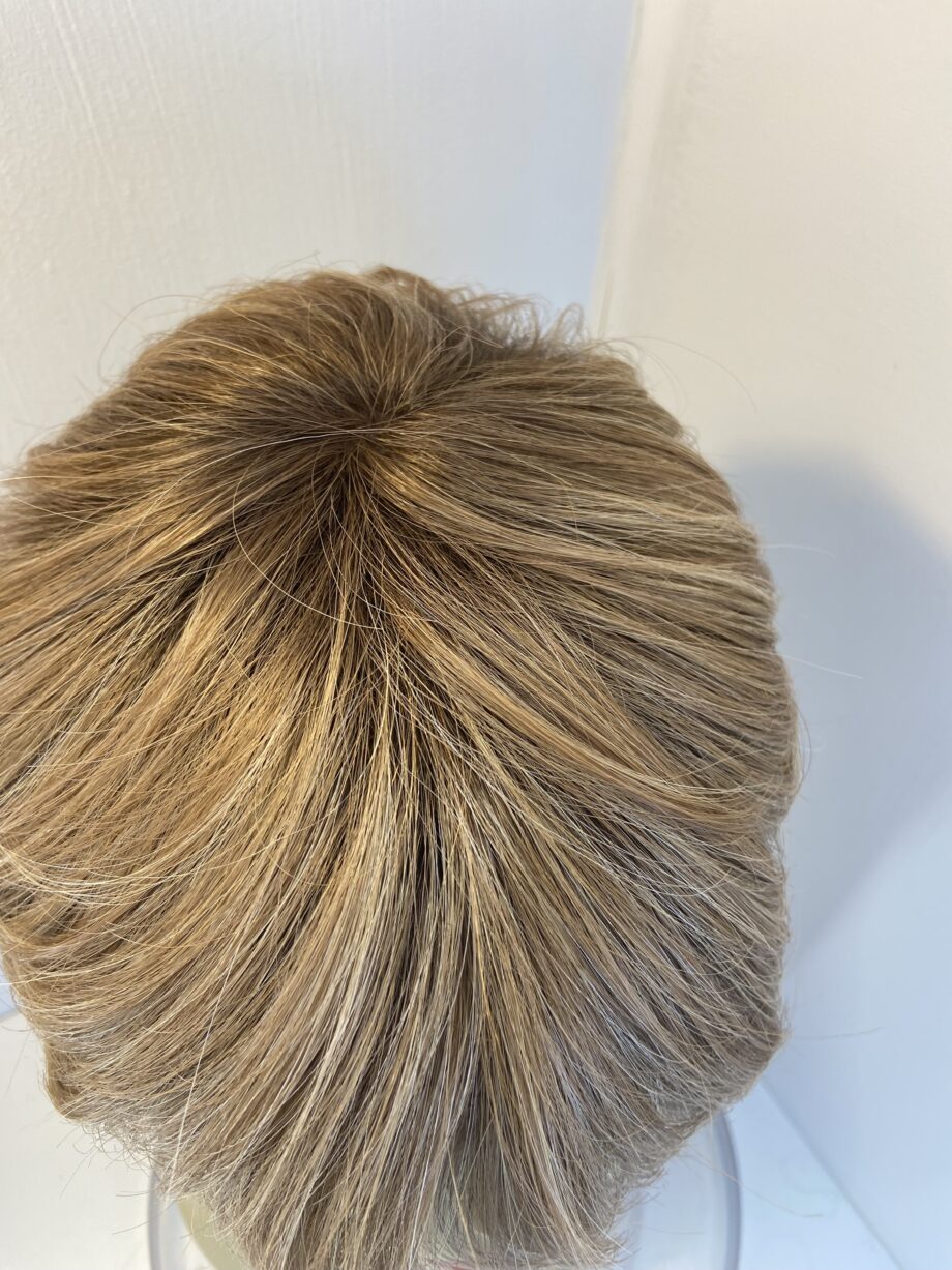 Soft stylish blonde wig. Blss532