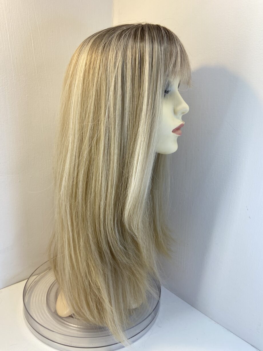 Extra long rooted blonde wig. Blls533