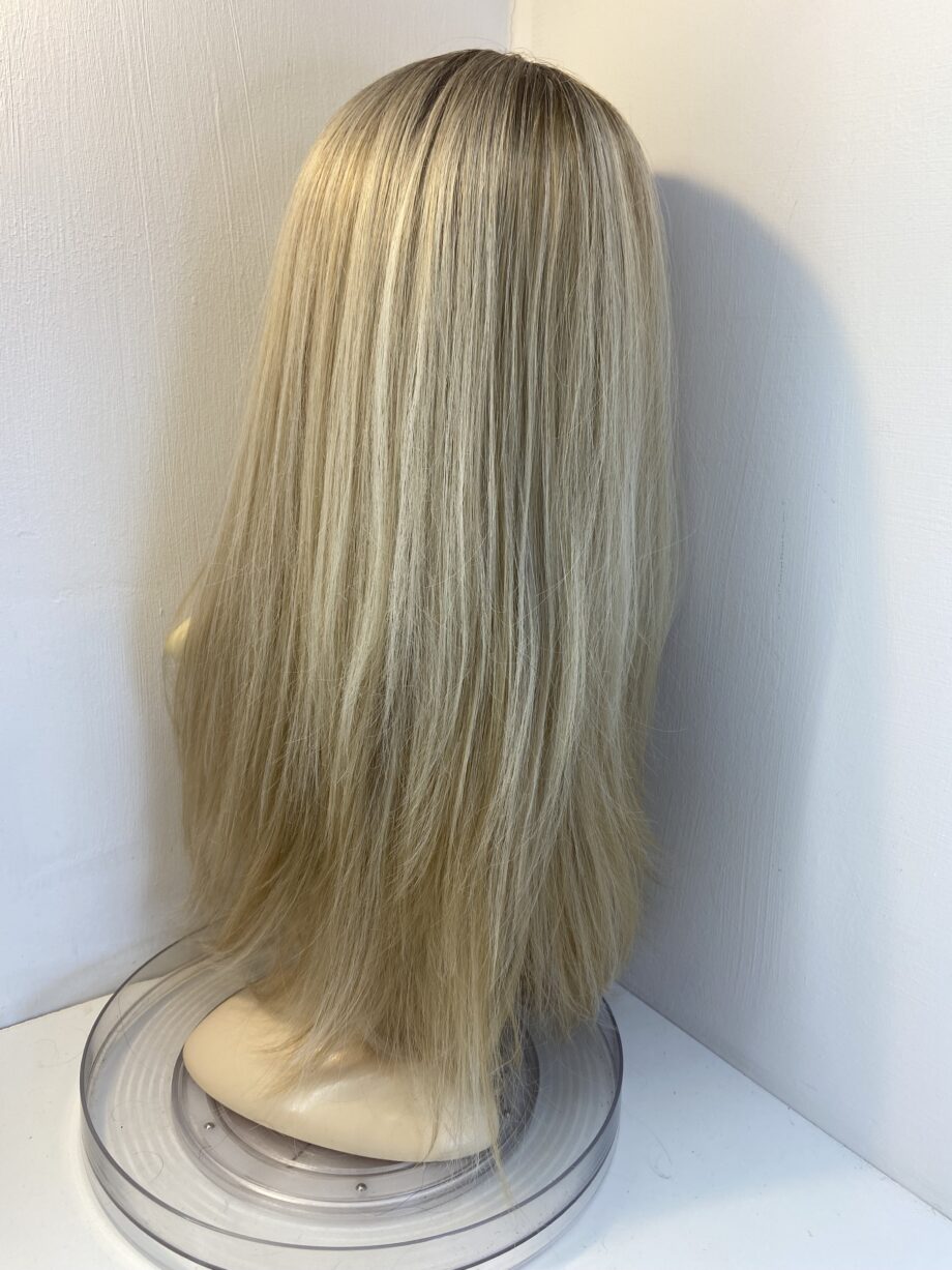 Extra long rooted blonde wig. Blls533