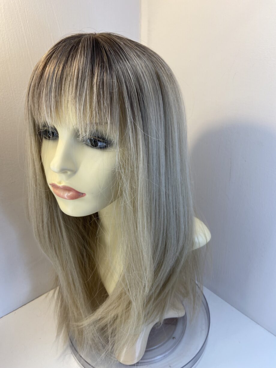 Extra long rooted blonde wig. Blls533