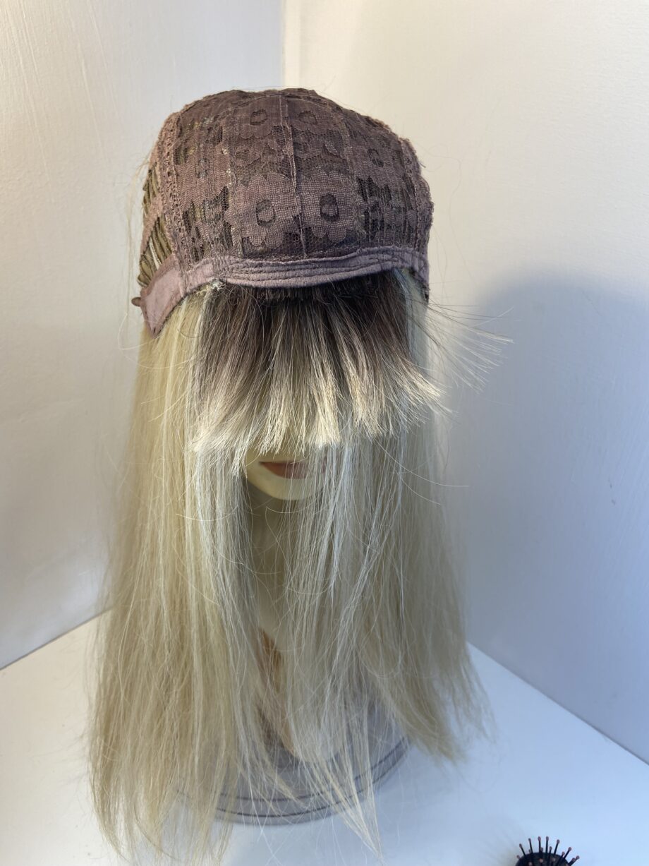 Extra long rooted blonde wig. Blls533