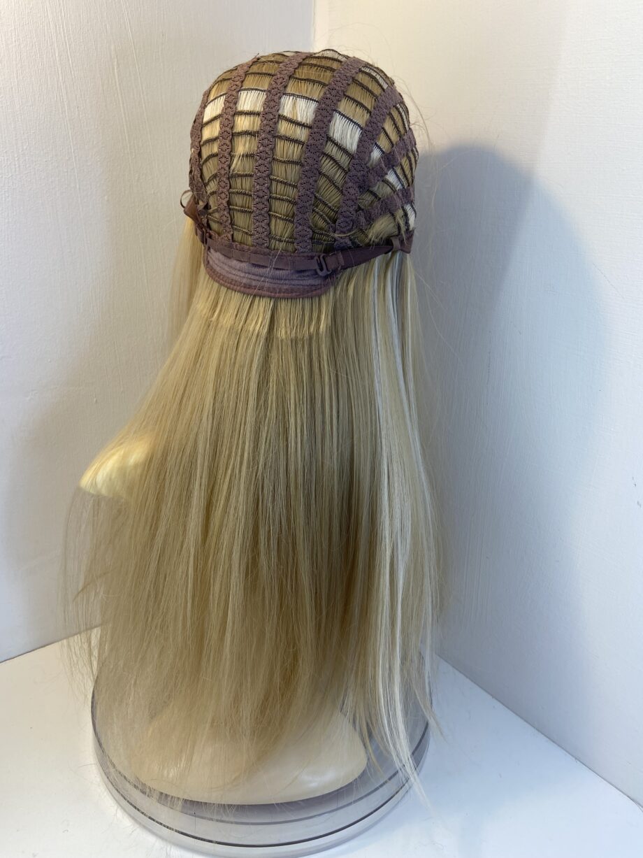 Extra long rooted blonde wig. Blls533