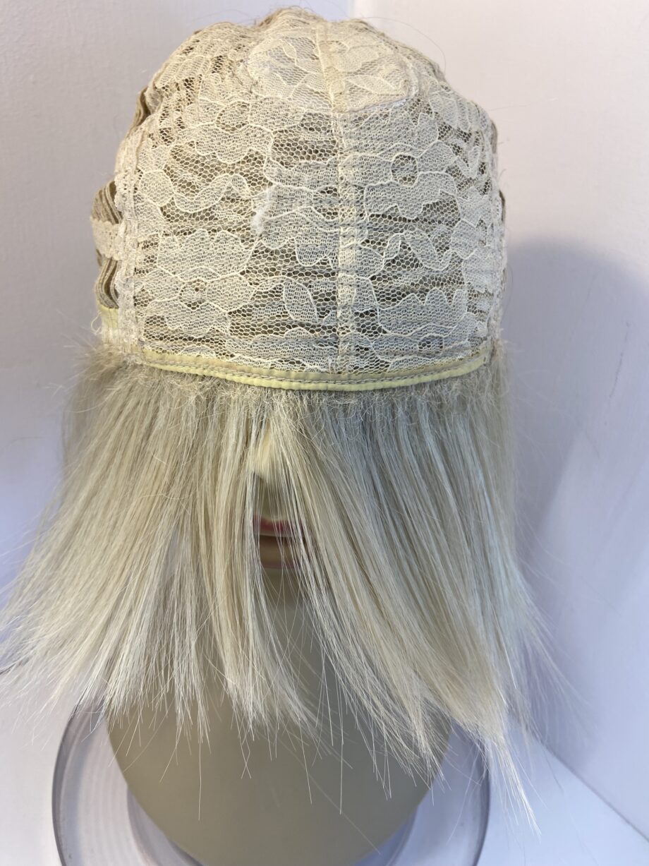 Lovely blonde silky wig. Blms534
