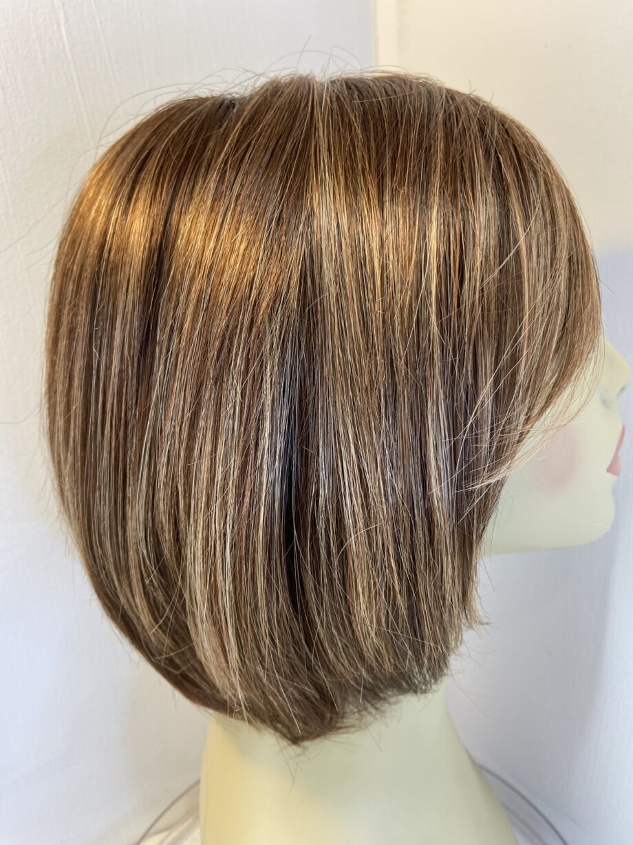 Superb new brown wig. Brls707