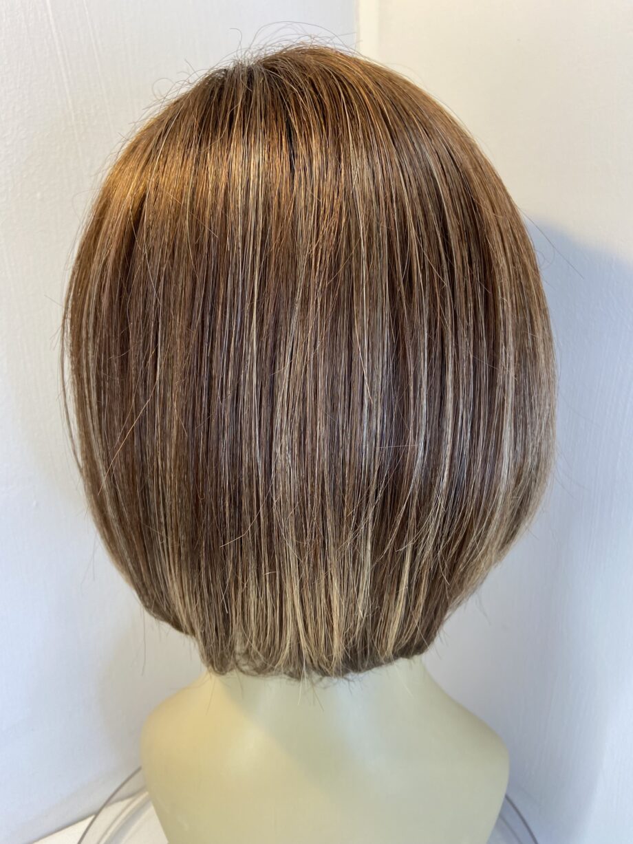 Superb new brown wig. Brls707