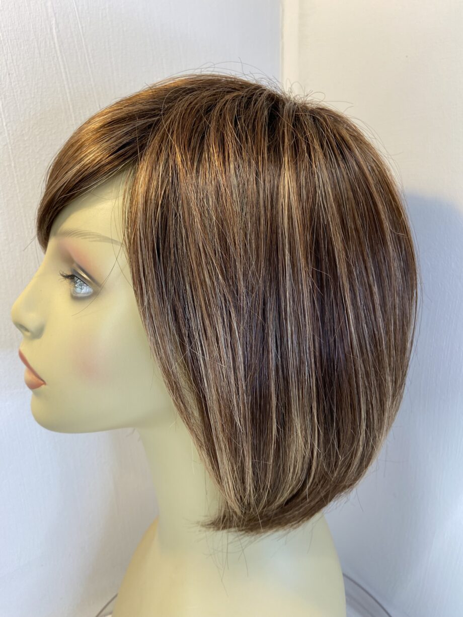Superb new brown wig. Brls707