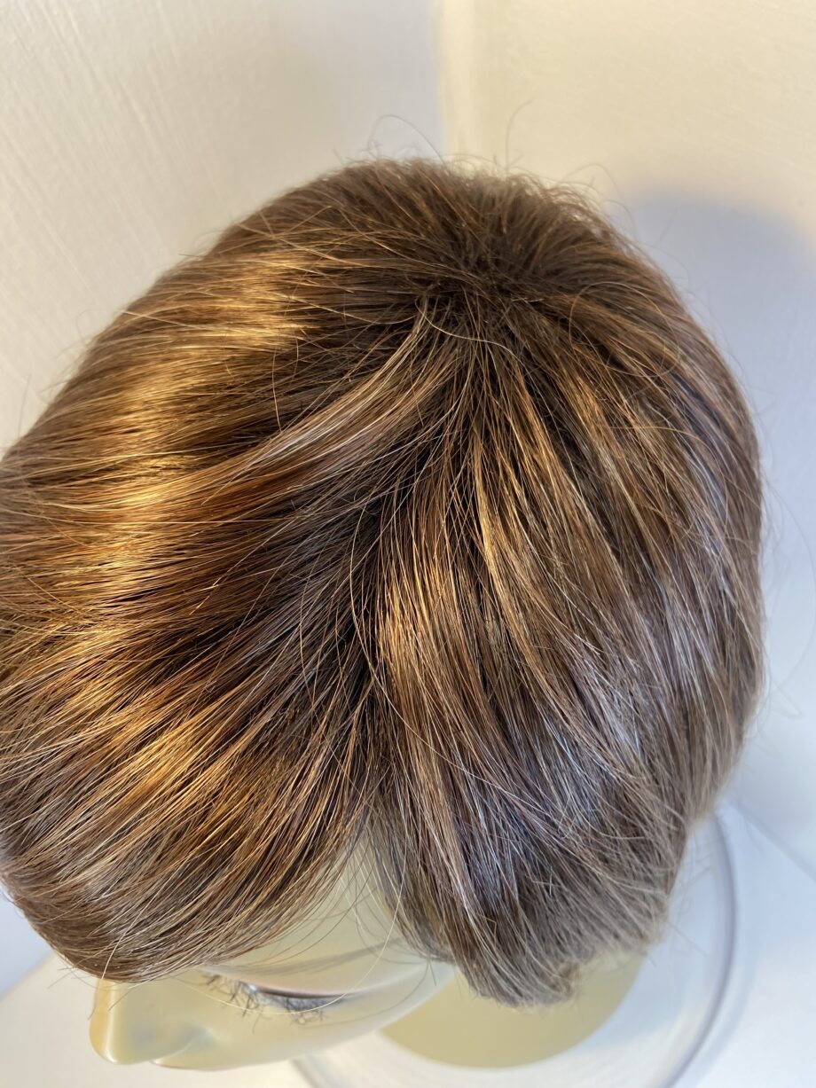 Superb new brown wig. Brls707