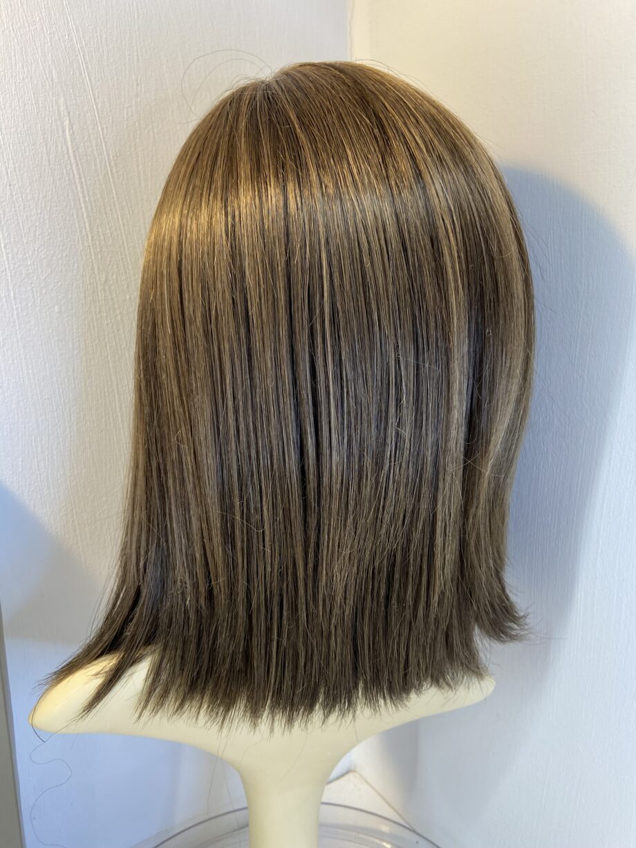 New long brown wig. Bbrls812