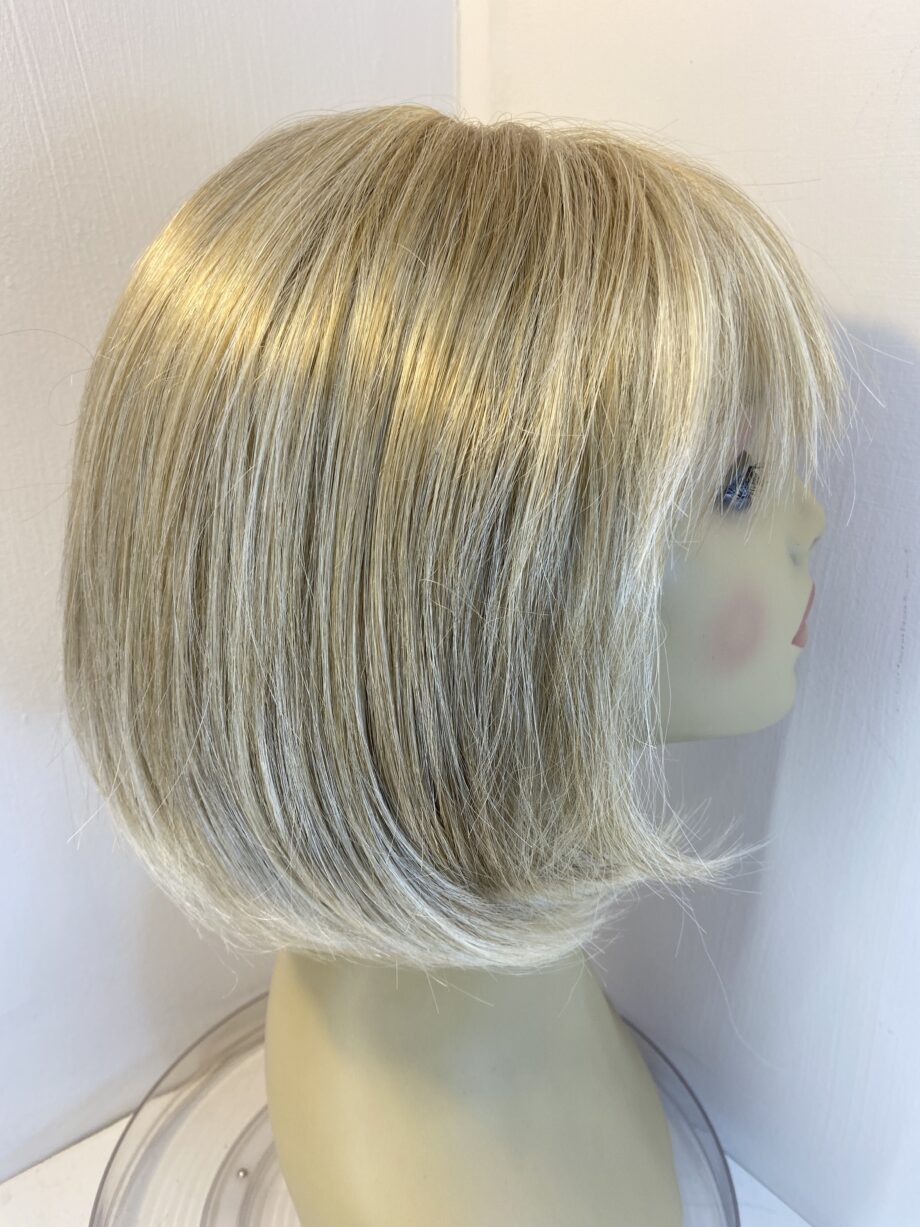 Champagne mix blonde wig. Bblms814