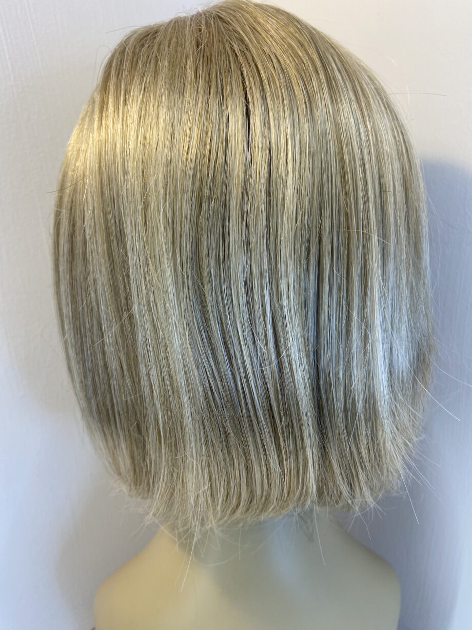 Champagne mix blonde wig. Bblms814