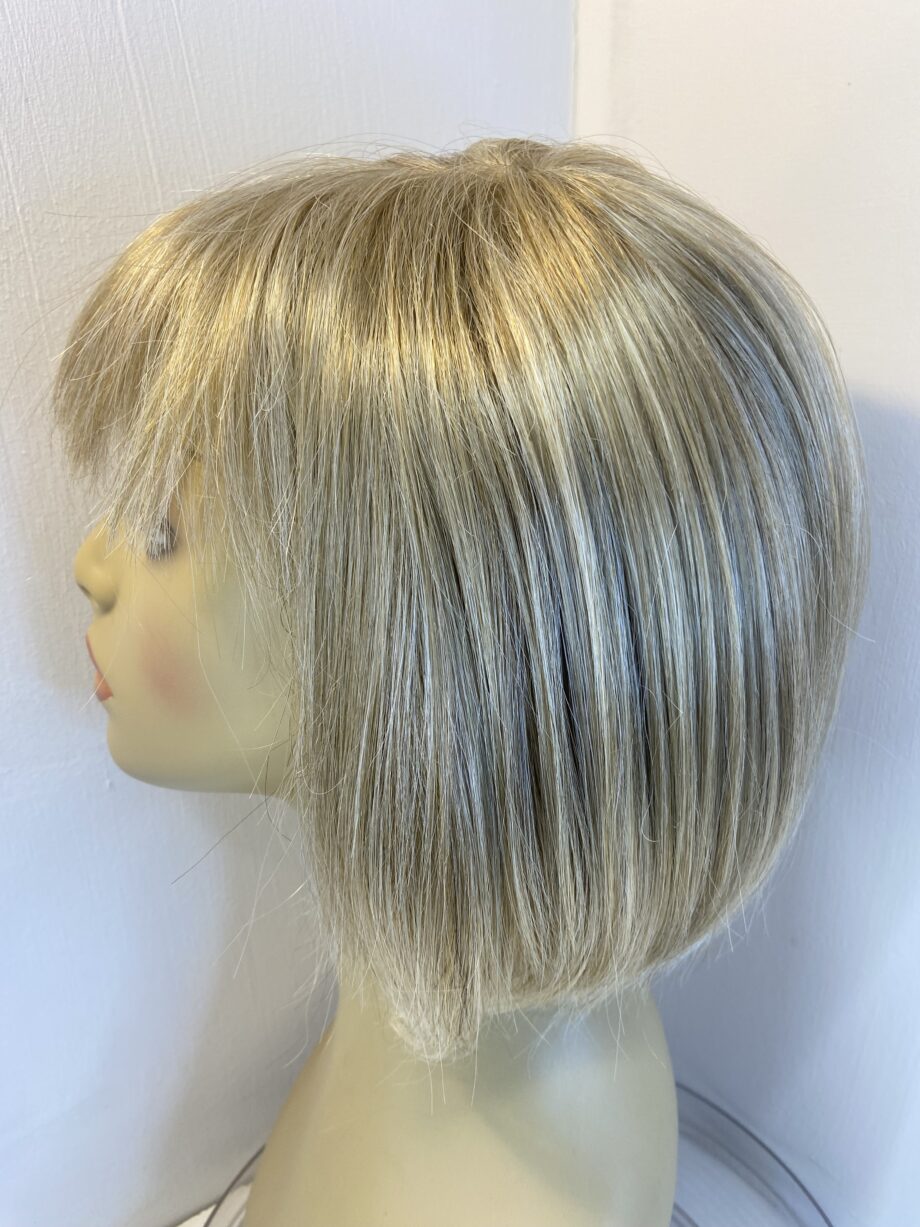 Champagne mix blonde wig. Bblms814