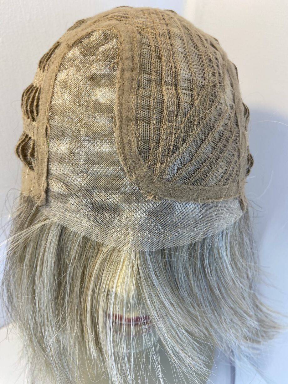 Champagne mix blonde wig. Bblms814