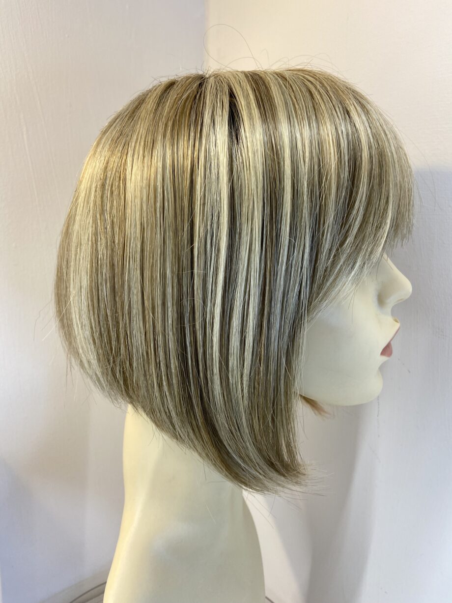 Blonde rooted wig. Bblms816