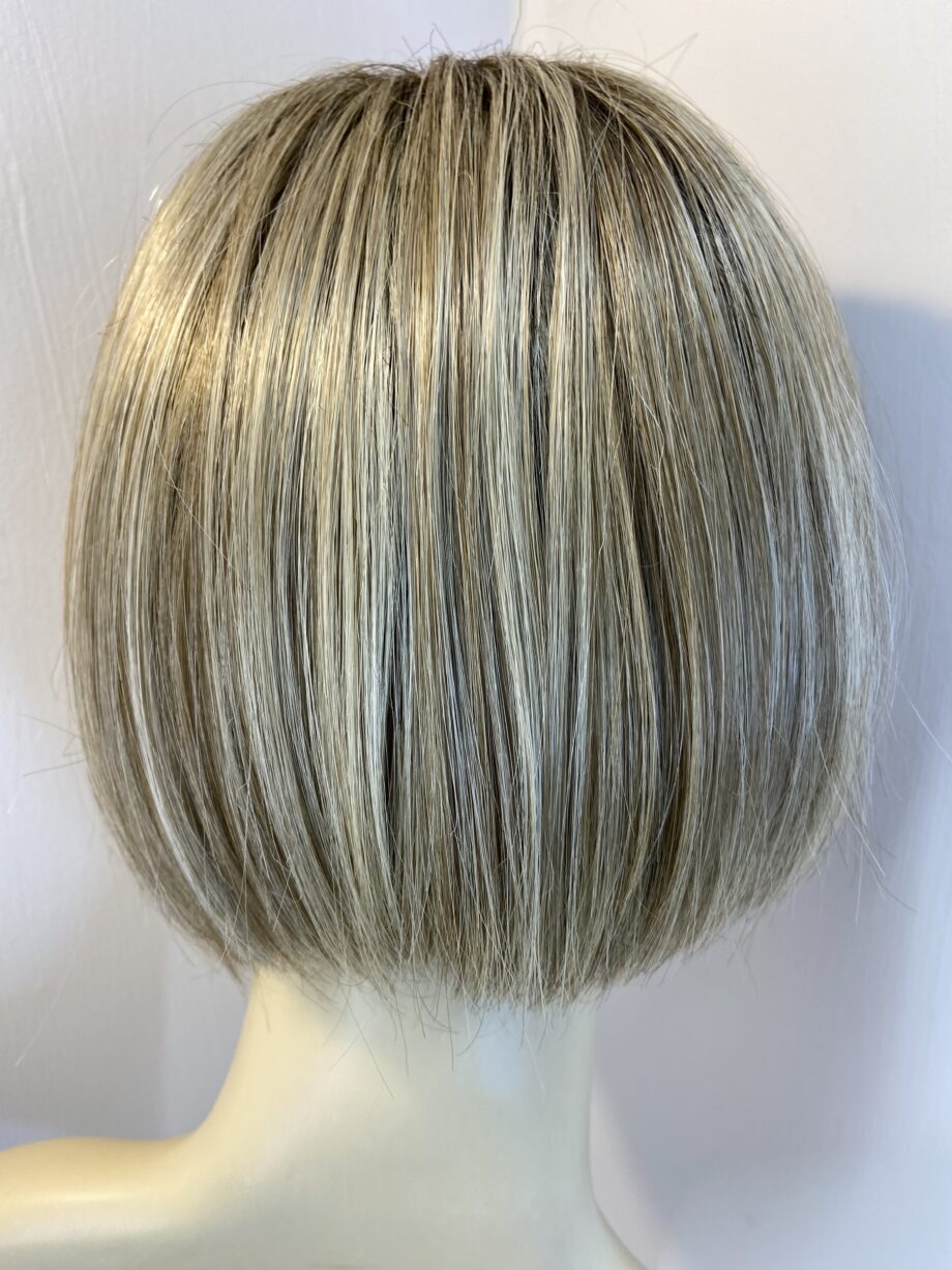 Blonde rooted wig. Bblms816