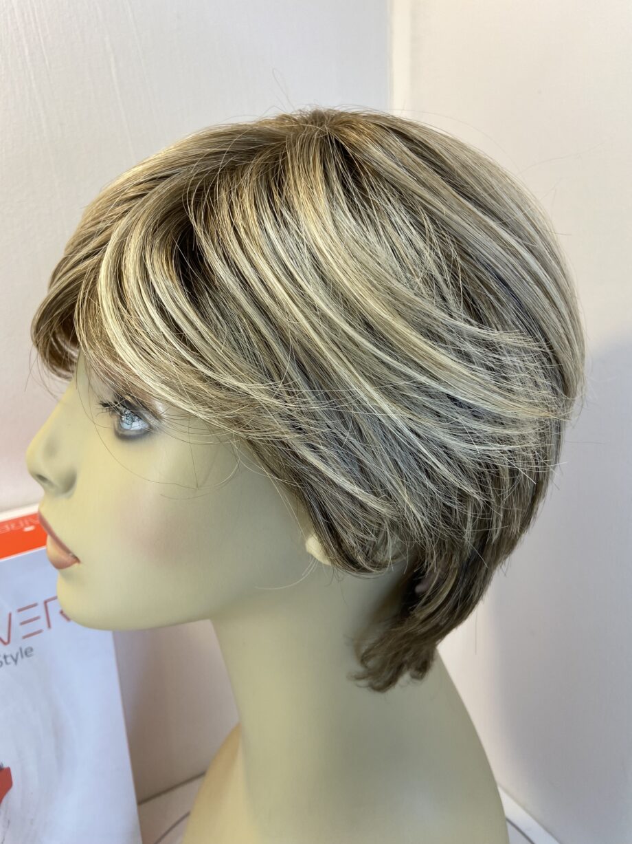 Sandmulti rooted wig. Bblss819